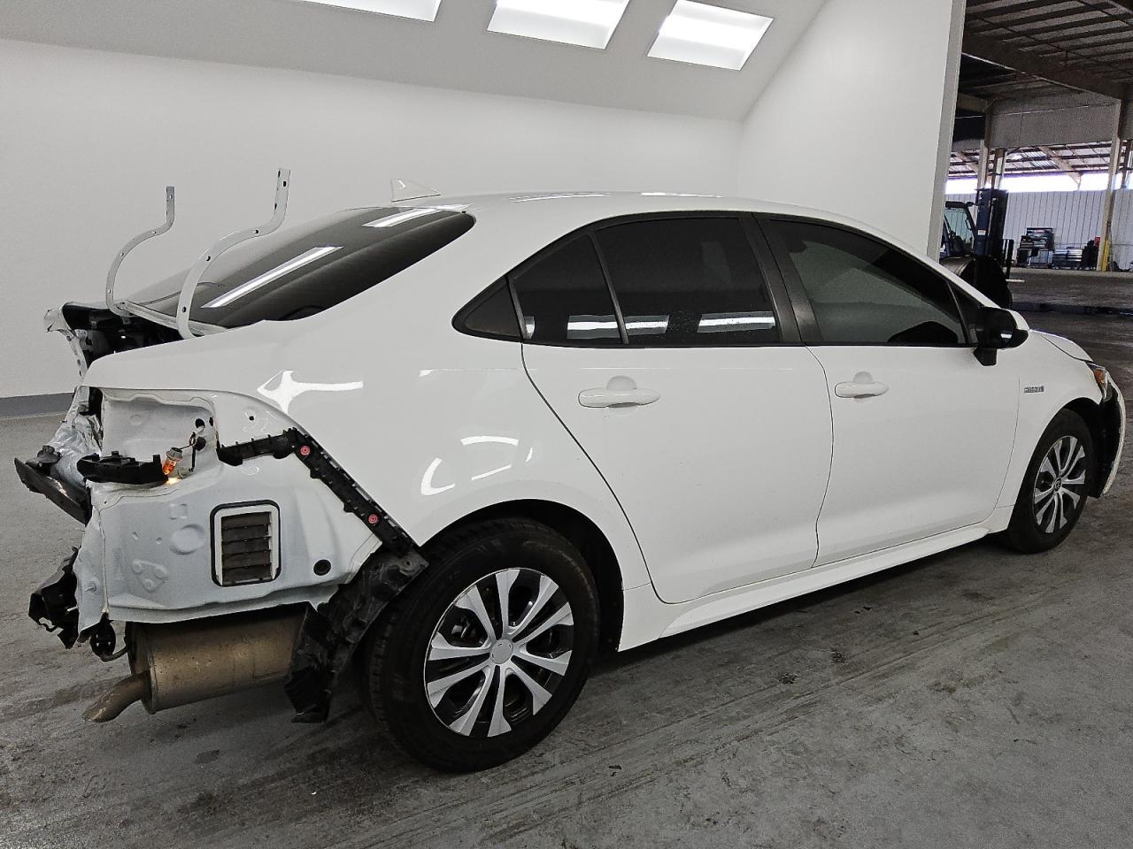 2021 TOYOTA COROLLA LE - Фото 3