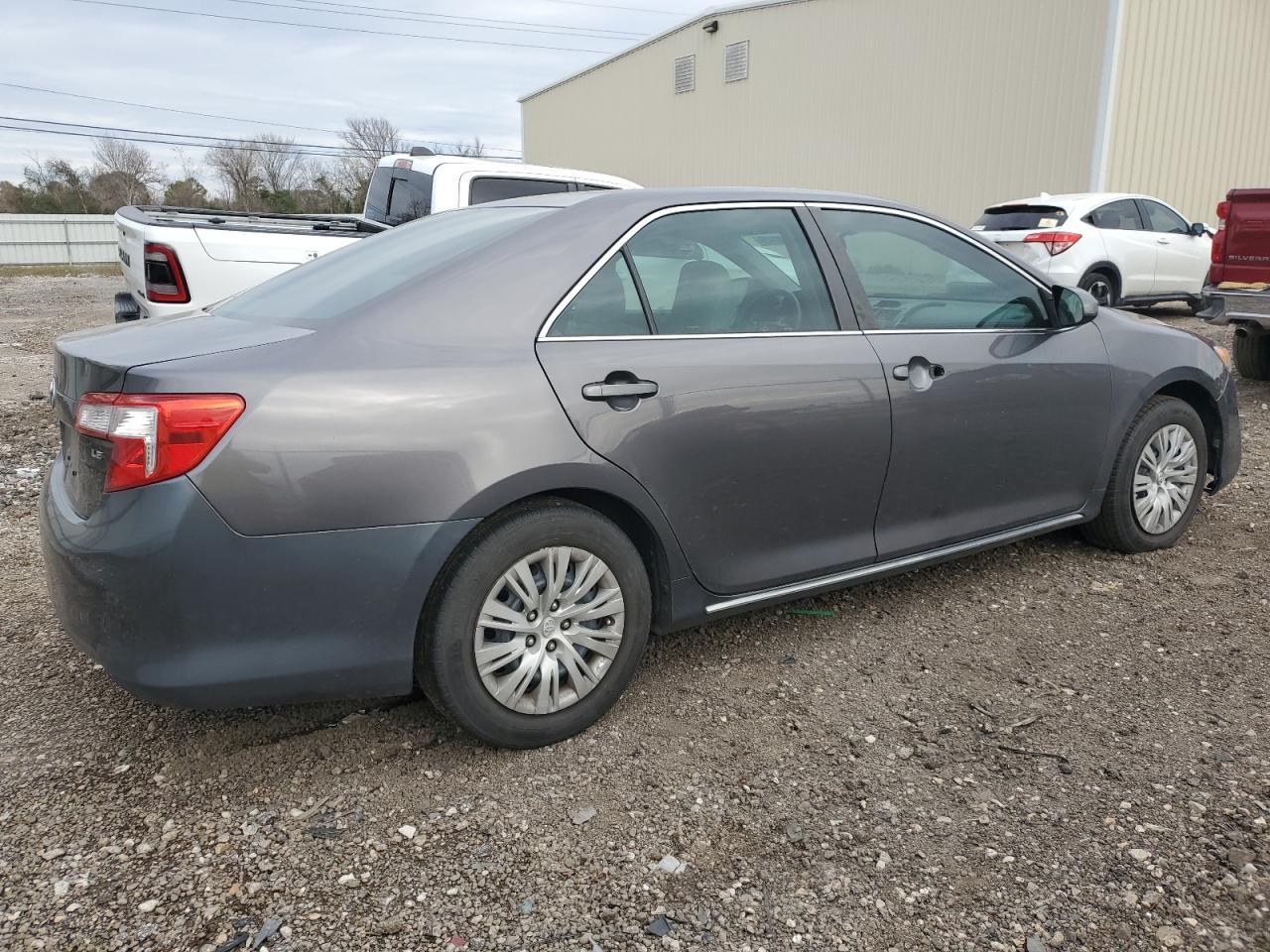 2013 TOYOTA CAMRY L - Фото 3
