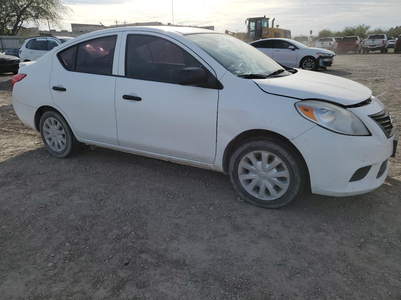 2014 NISSAN VERSA S - Фото 4