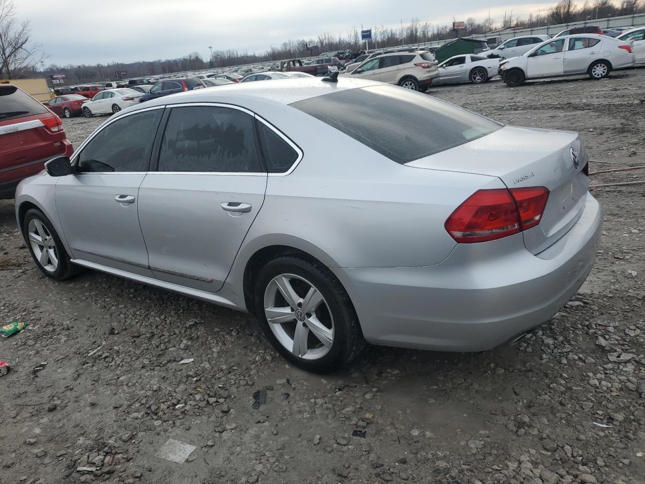 2013 VOLKSWAGEN PASSAT SE - Image 2