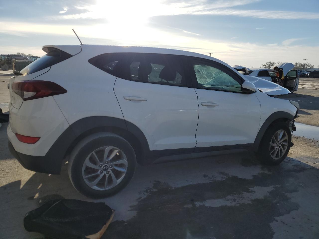 2016 HYUNDAI TUCSON SE - Фото 3