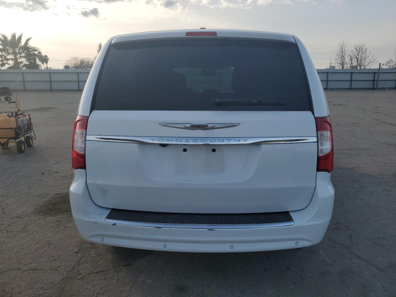 2014 CHRYSLER TOWN & COU - Image 6