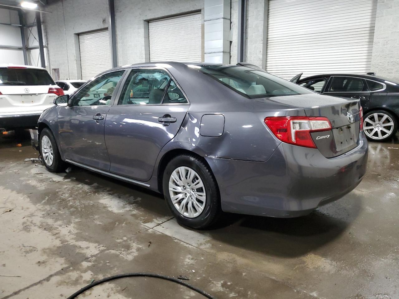 2014 TOYOTA CAMRY L - Фото 2