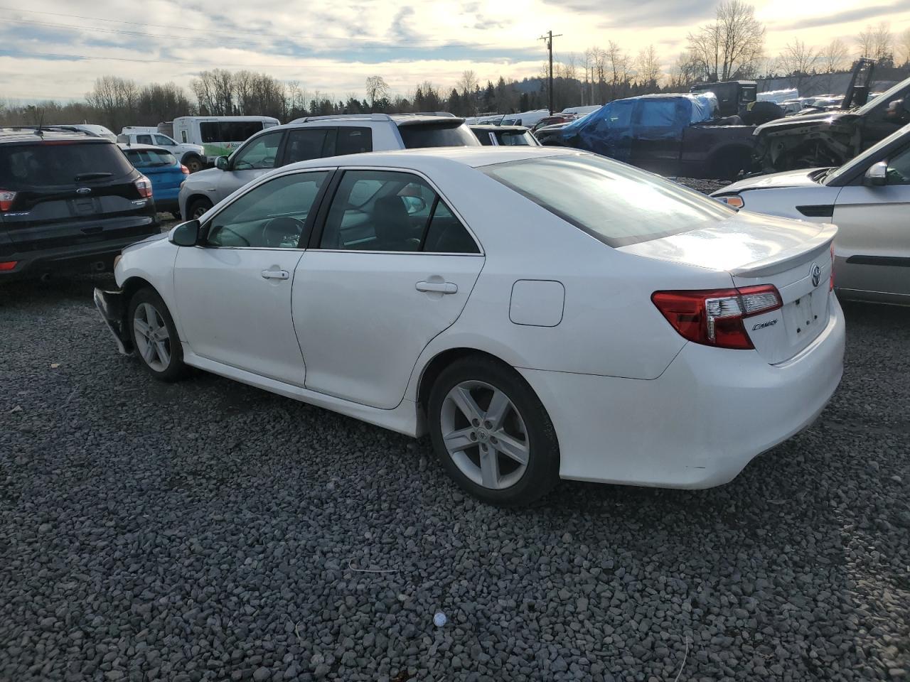 2014 TOYOTA CAMRY L - Фото 2