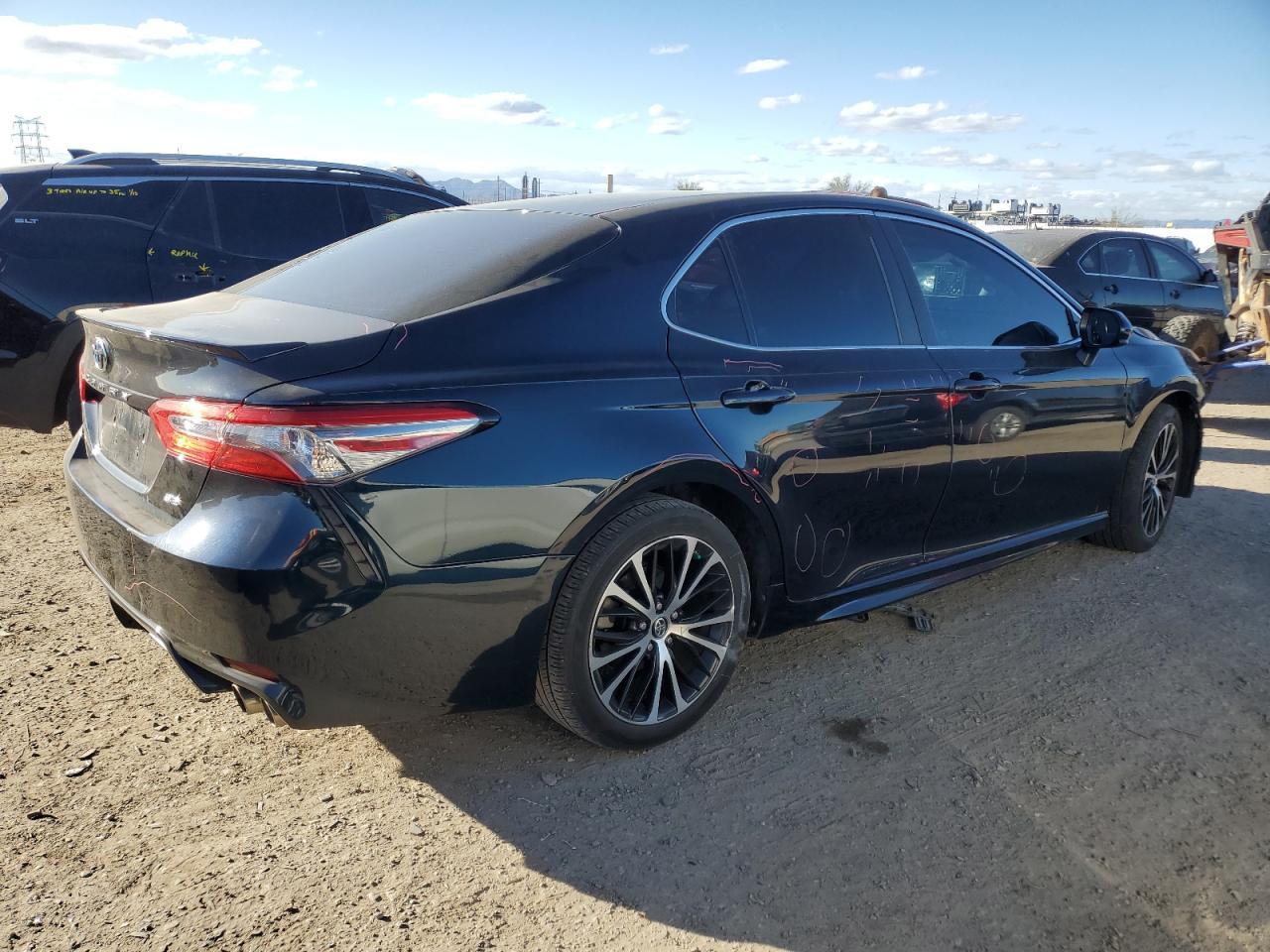 2018 TOYOTA CAMRY L - Фото 3