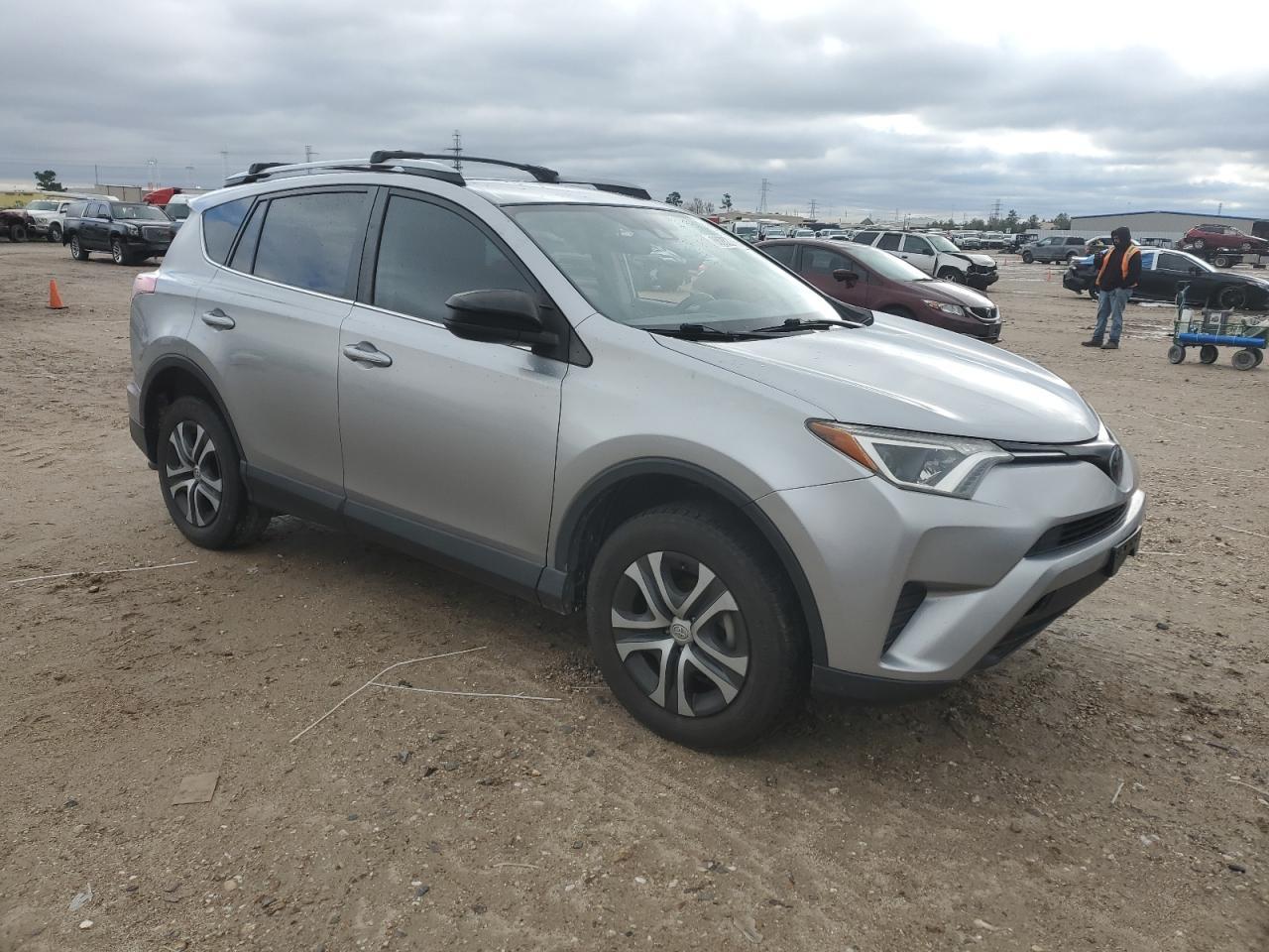 2018 TOYOTA RAV4 LE - Image 4