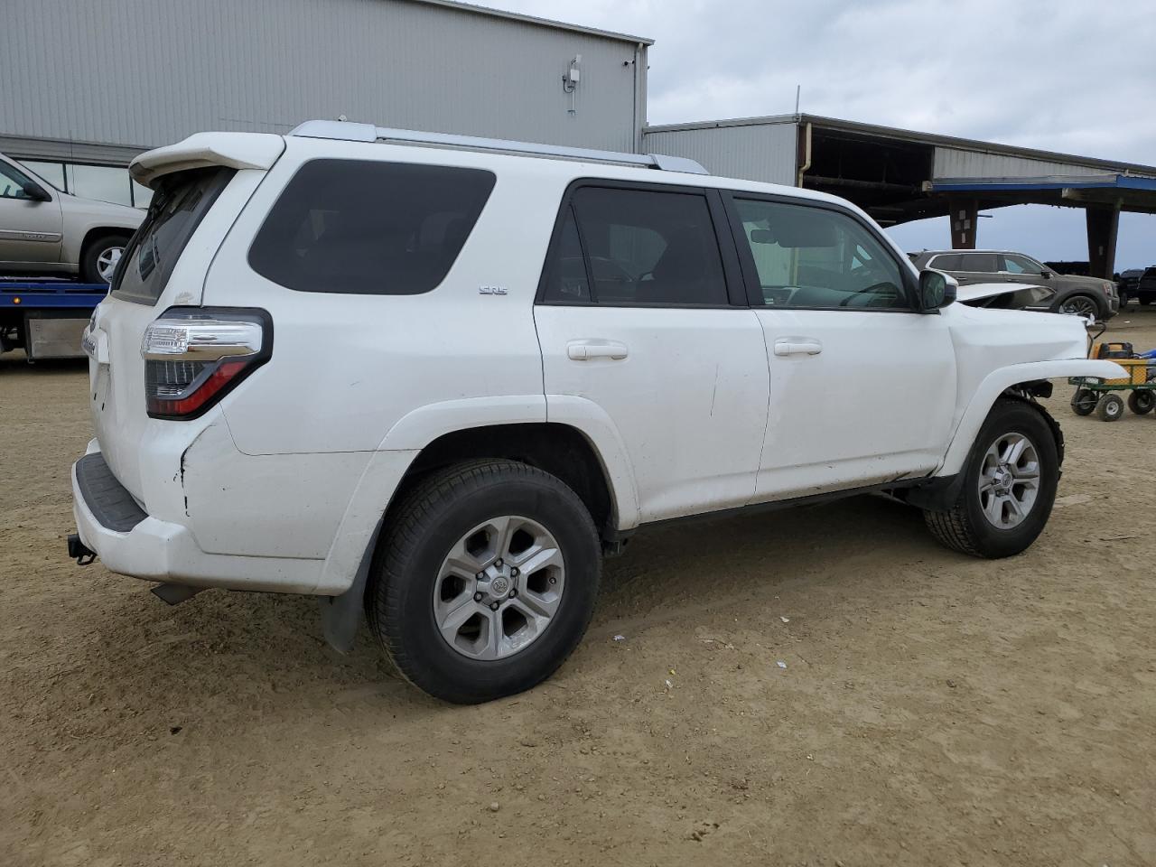 2017 TOYOTA 4RUNNER SR - Фото 3