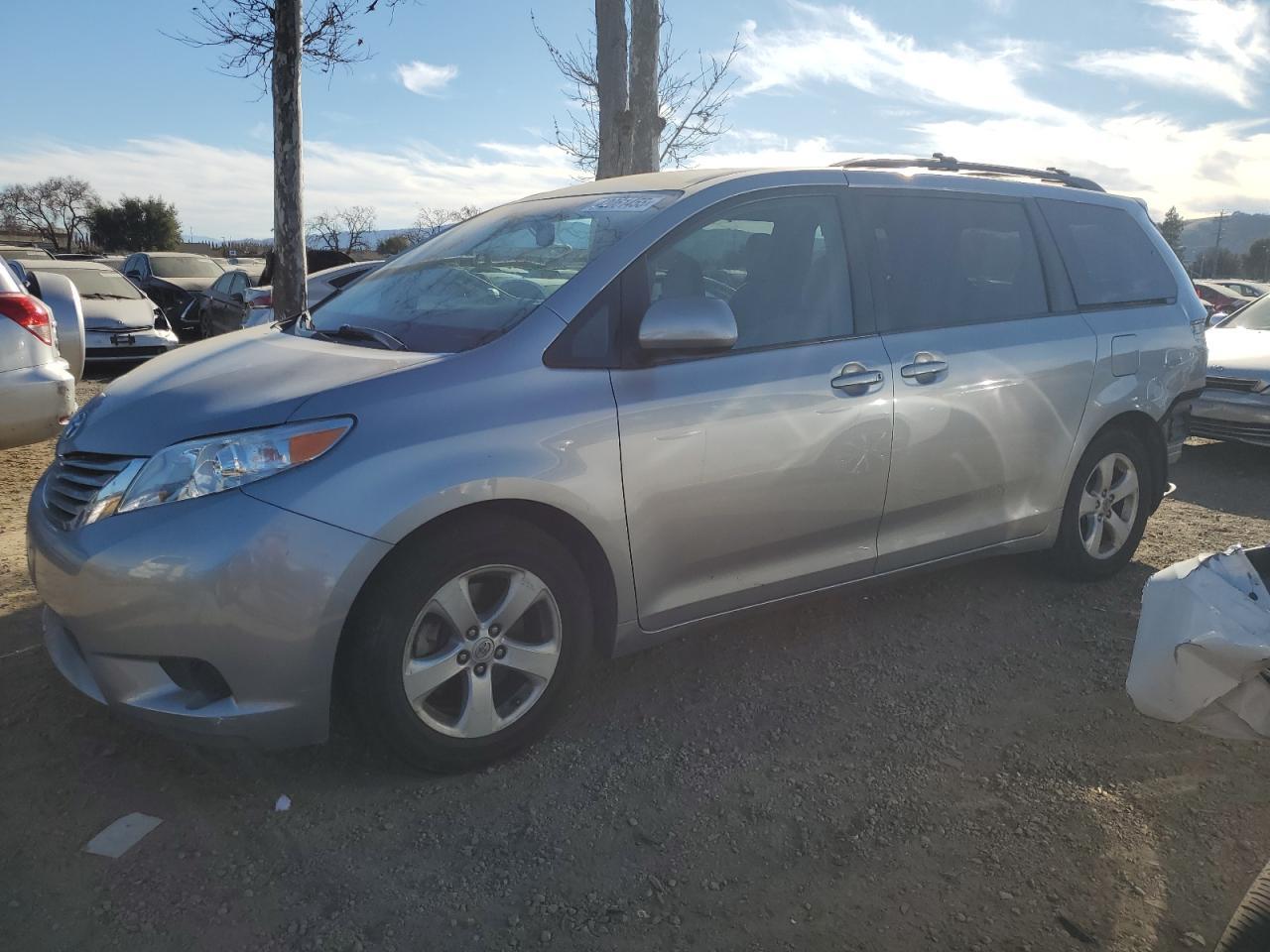 2015 TOYOTA SIENNA LE