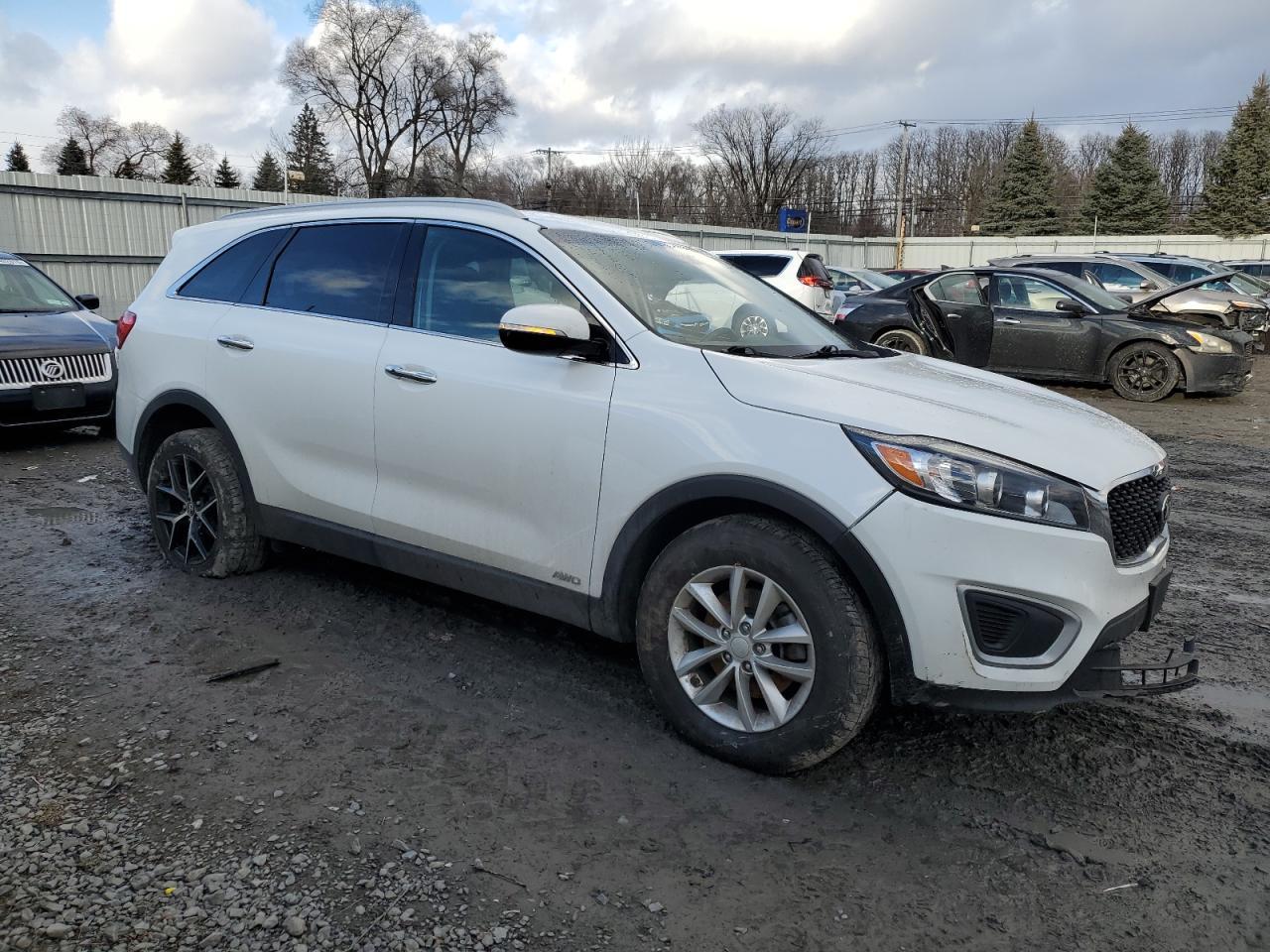 2017 KIA SORENTO LX - Image 4