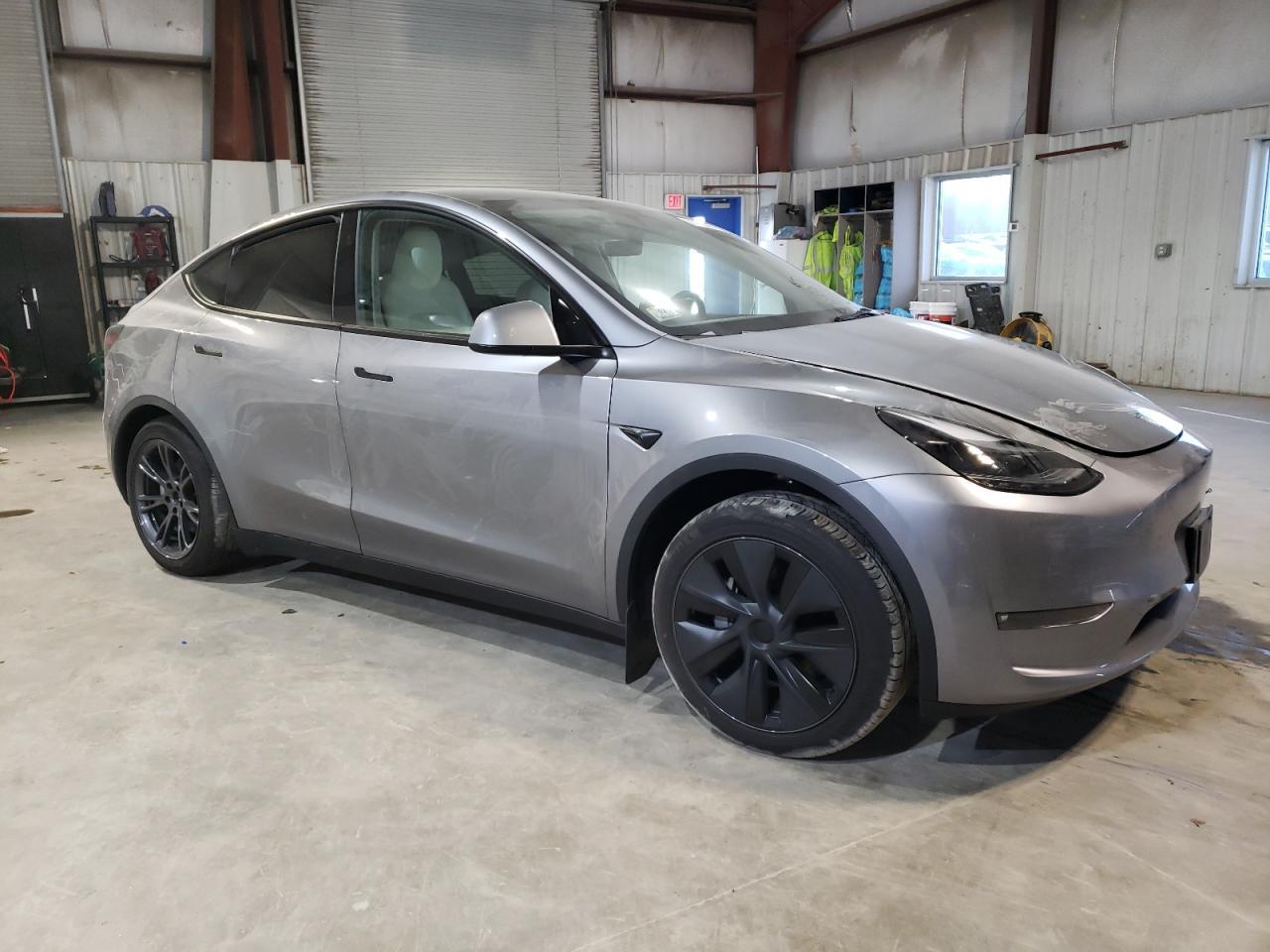 2025 TESLA MODEL Y - Фото 4