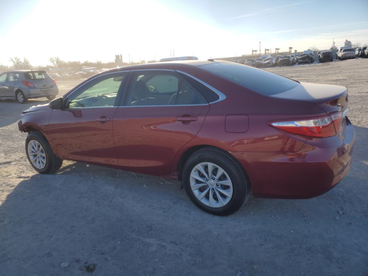2015 TOYOTA CAMRY LE - Image 2