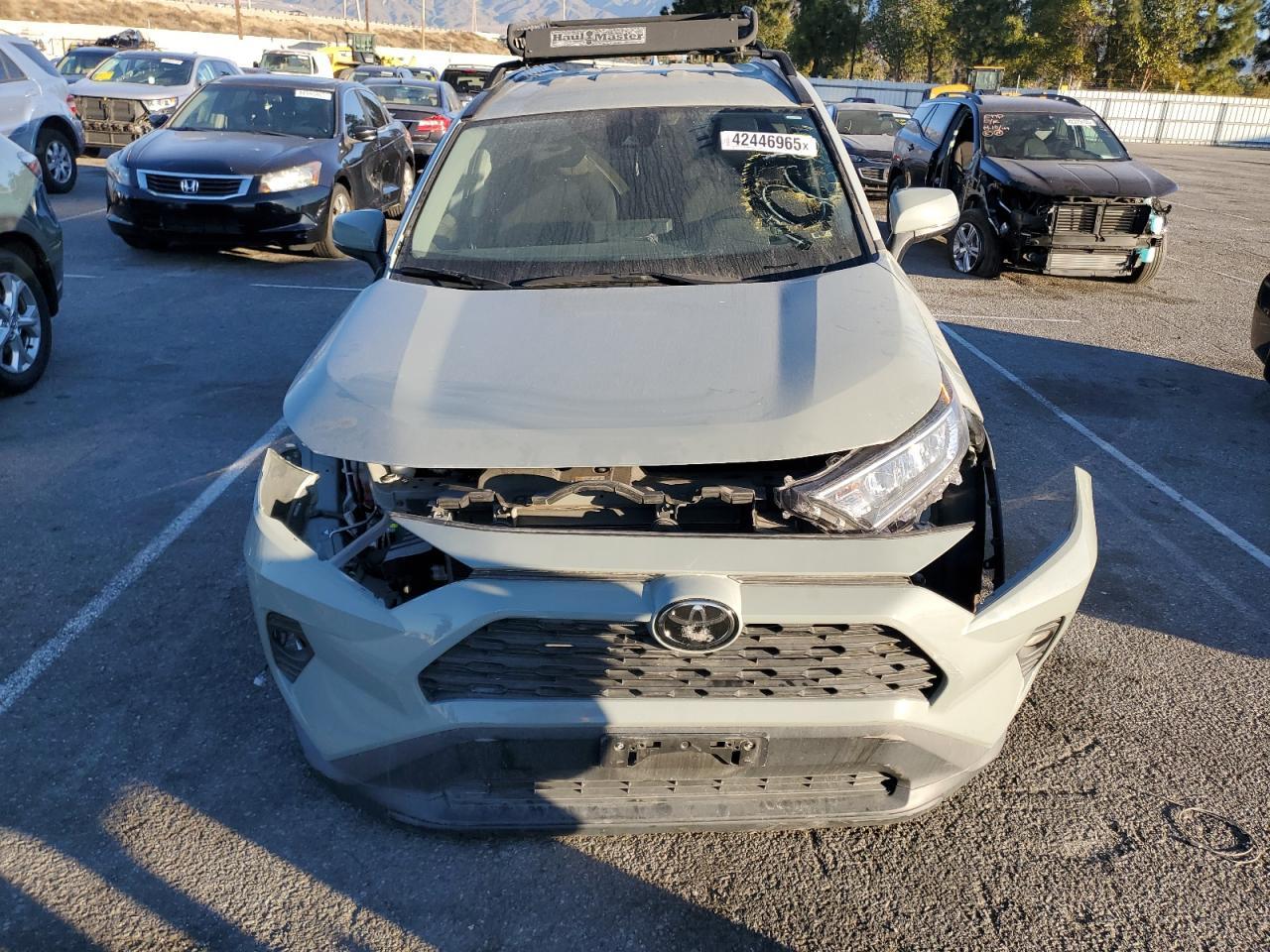 2020 TOYOTA RAV4 XLE - Фото 5