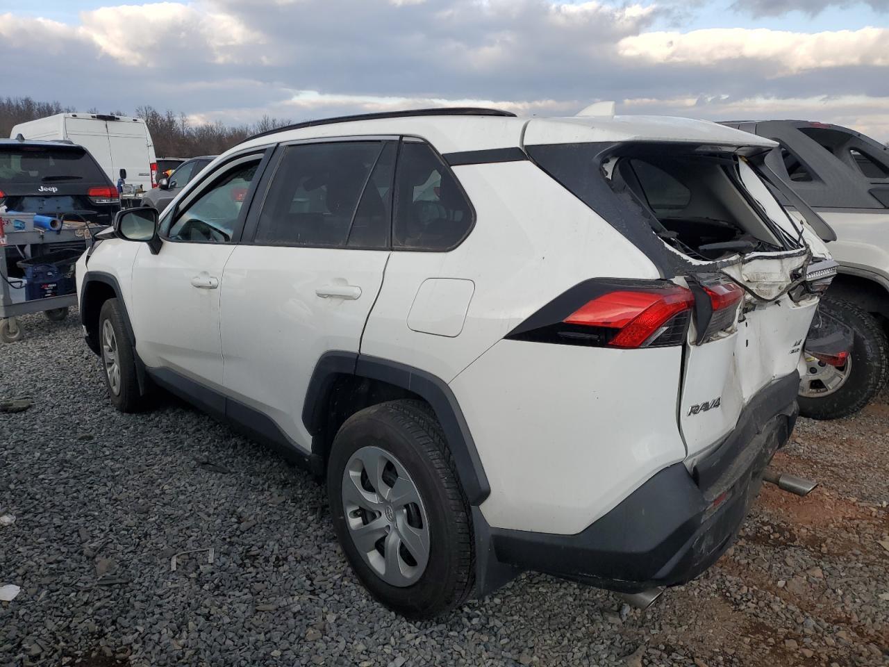 2021 TOYOTA RAV4 LE - Фото 2