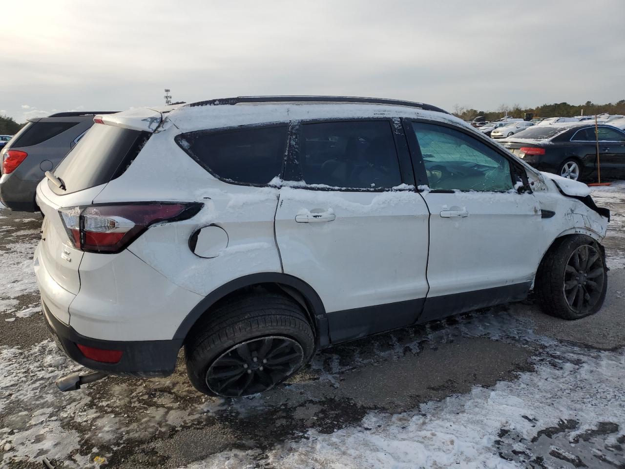 2017 FORD ESCAPE SE - Image 3