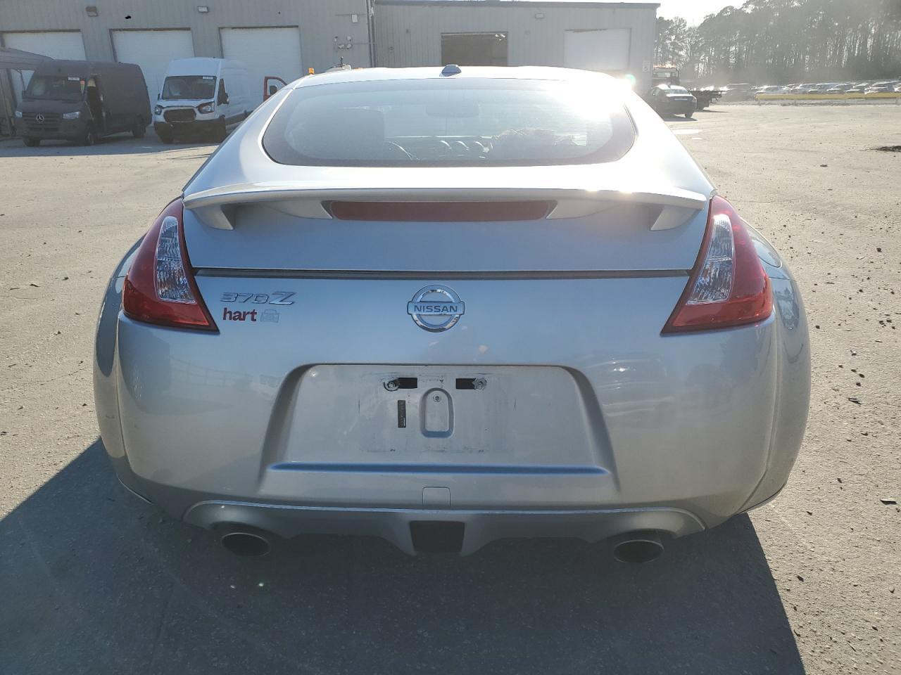 2010 NISSAN 370Z - Фото 6