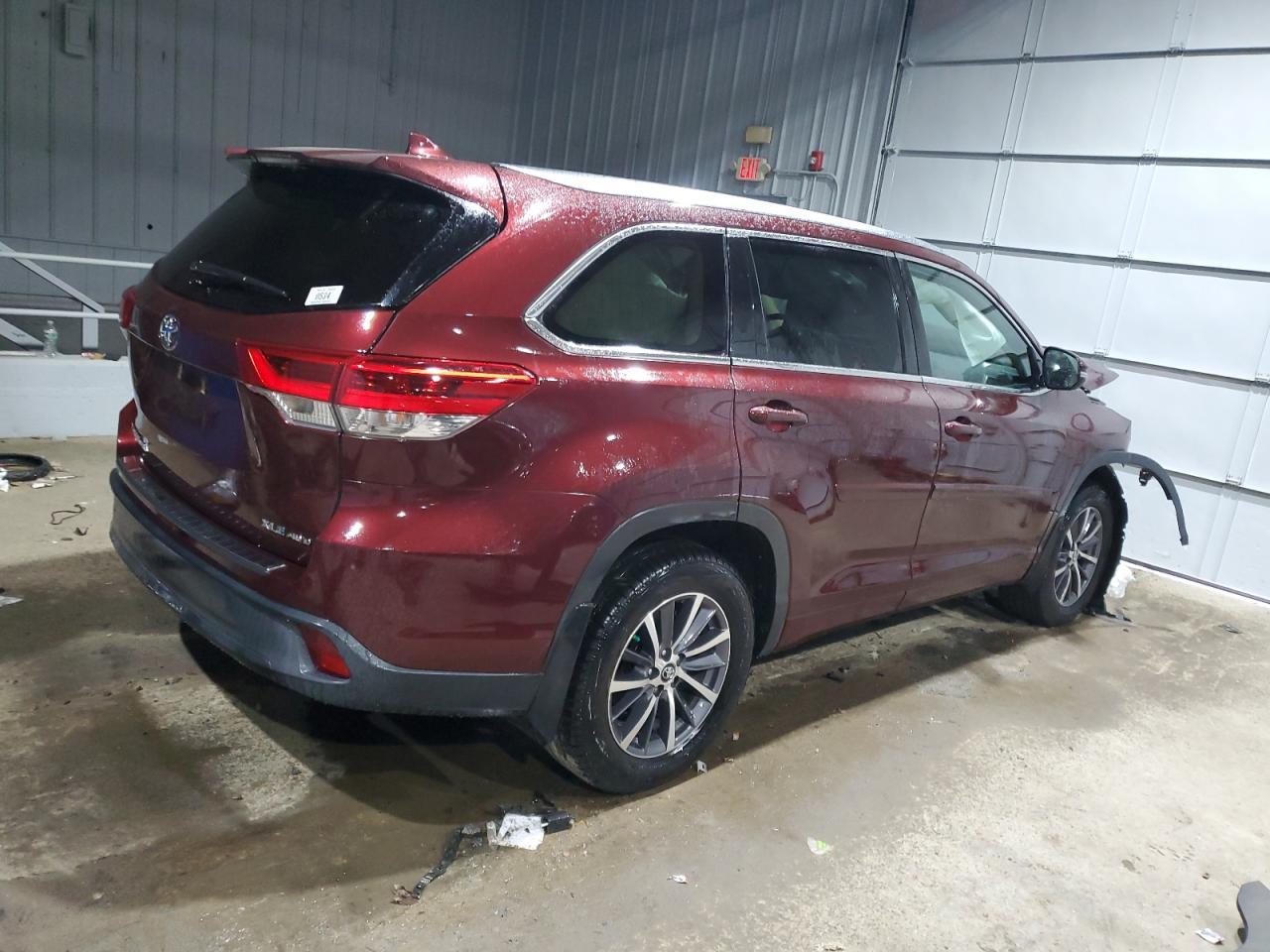 2018 TOYOTA HIGHLANDER - Фото 3