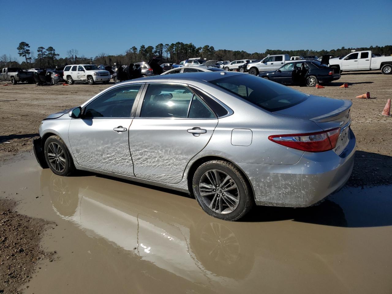 2015 TOYOTA CAMRY LE - Image 2