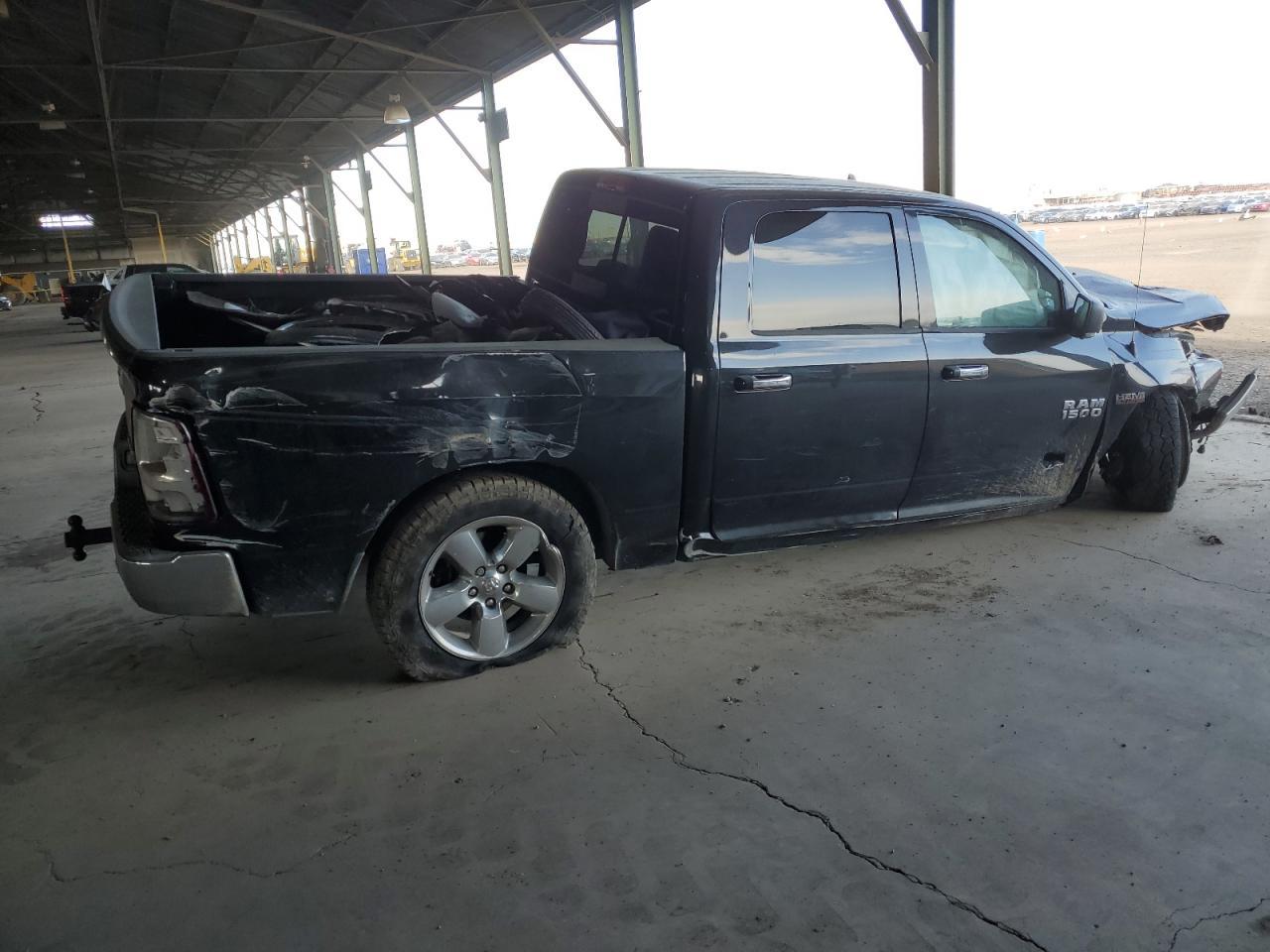 2015 RAM 1500 SLT - Image 3