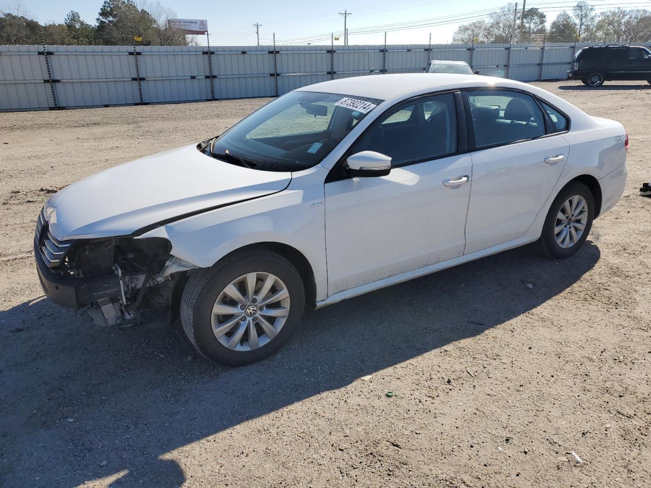 2015 VOLKSWAGEN PASSAT S