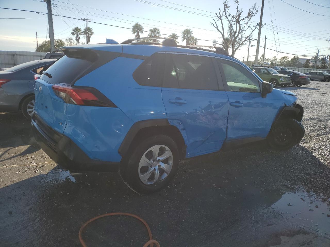 2021 TOYOTA RAV4 LE - Фото 3