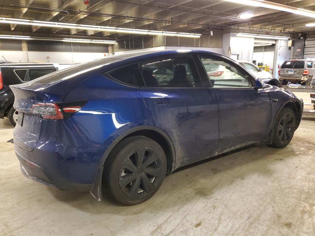 2023 TESLA MODEL Y - Фото 3