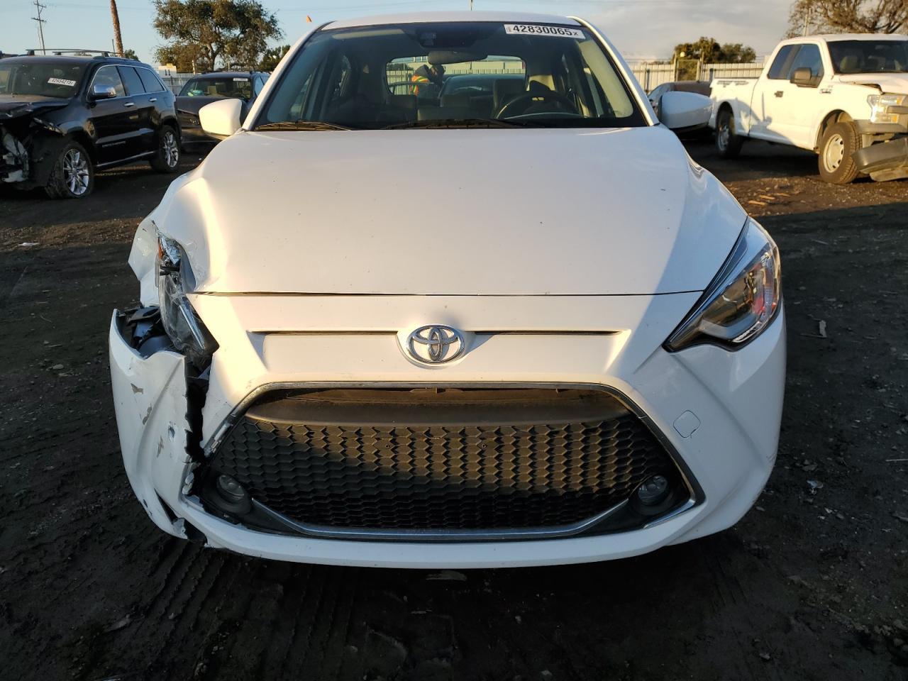 2020 TOYOTA YARIS LE - Фото 5