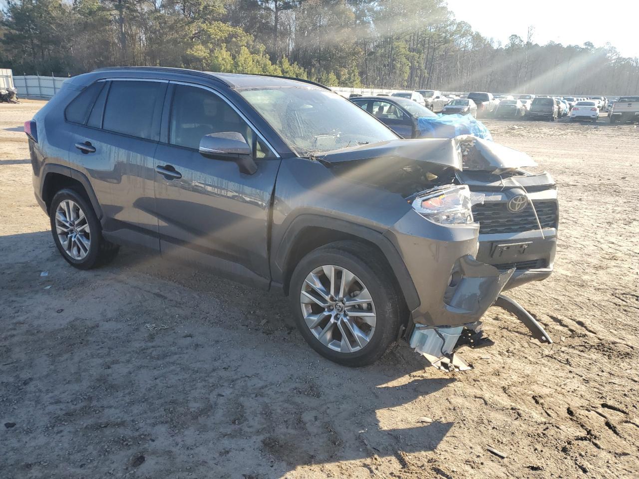 2020 TOYOTA RAV4 XLE P - Фото 4