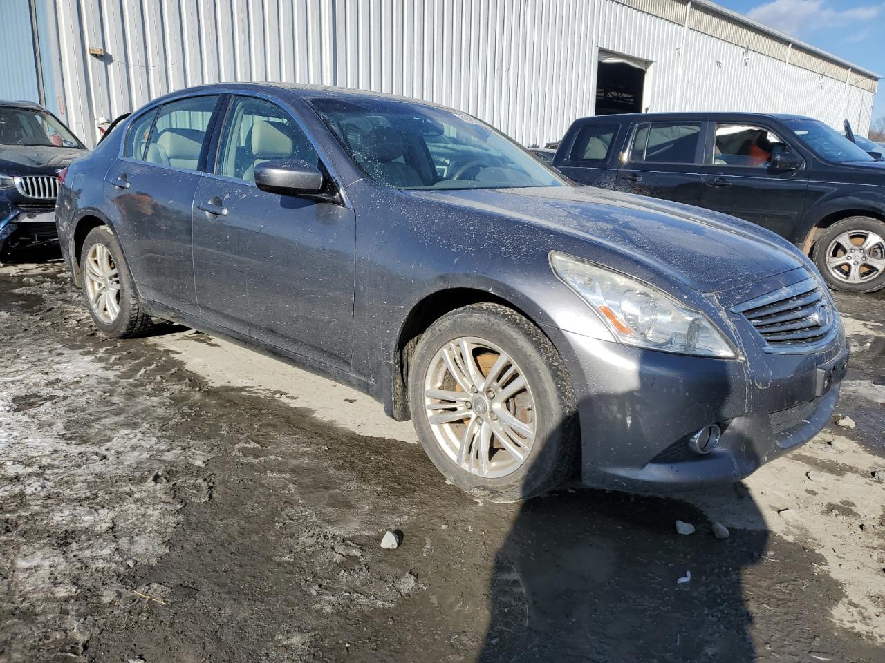 2011 INFINITI G37 - Image 4