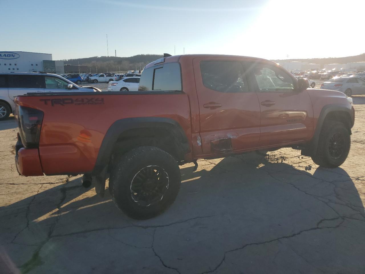 2018 TOYOTA TACOMA DOU - Фото 3