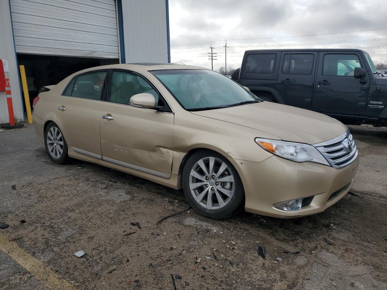 2011 TOYOTA AVALON BAS - Image 4