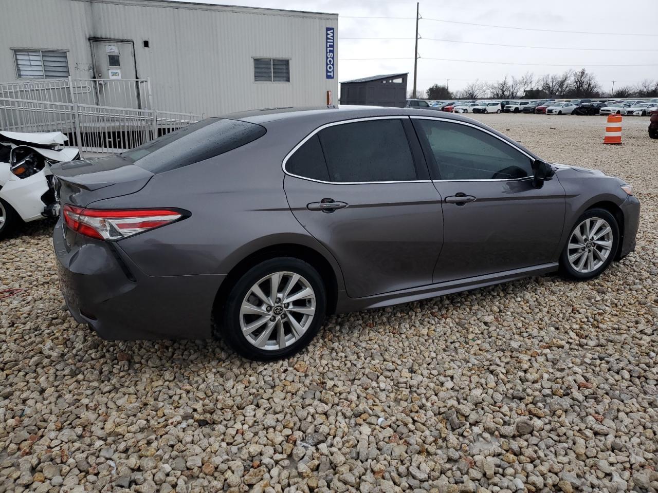 2018 TOYOTA CAMRY L - Фото 3