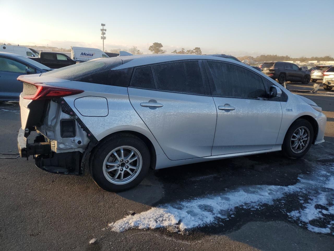 2018 TOYOTA PRIUS PRIM - Image 3