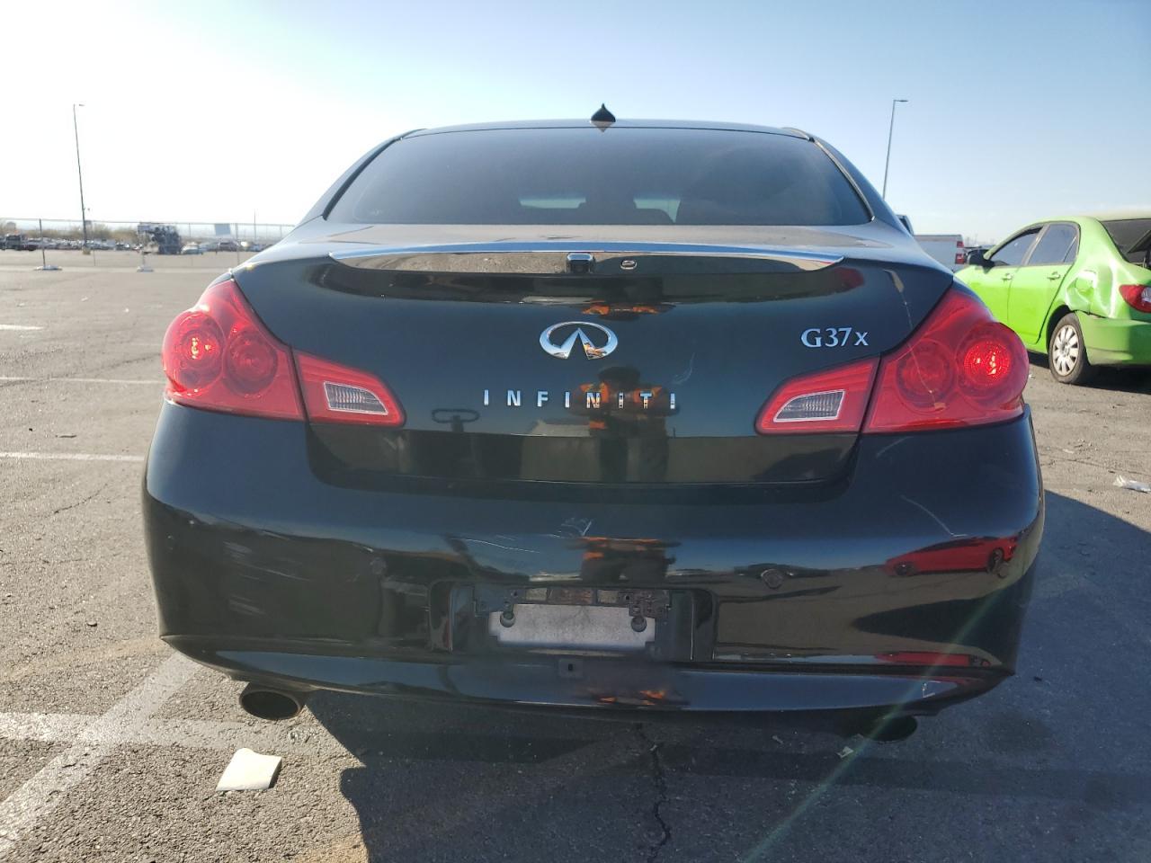2011 INFINITI G37 - Image 6