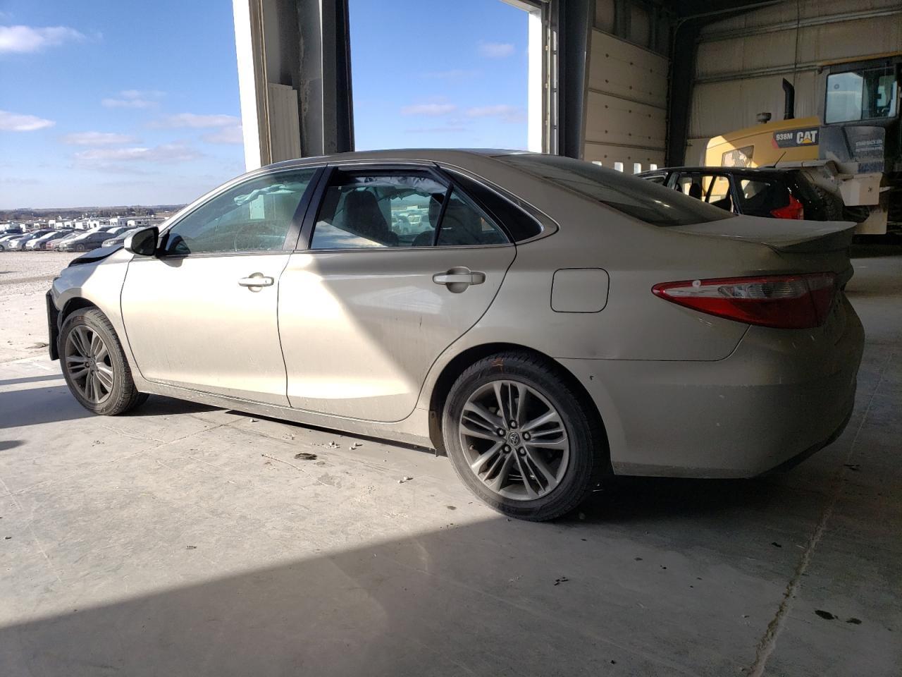 2015 TOYOTA CAMRY LE - Image 2