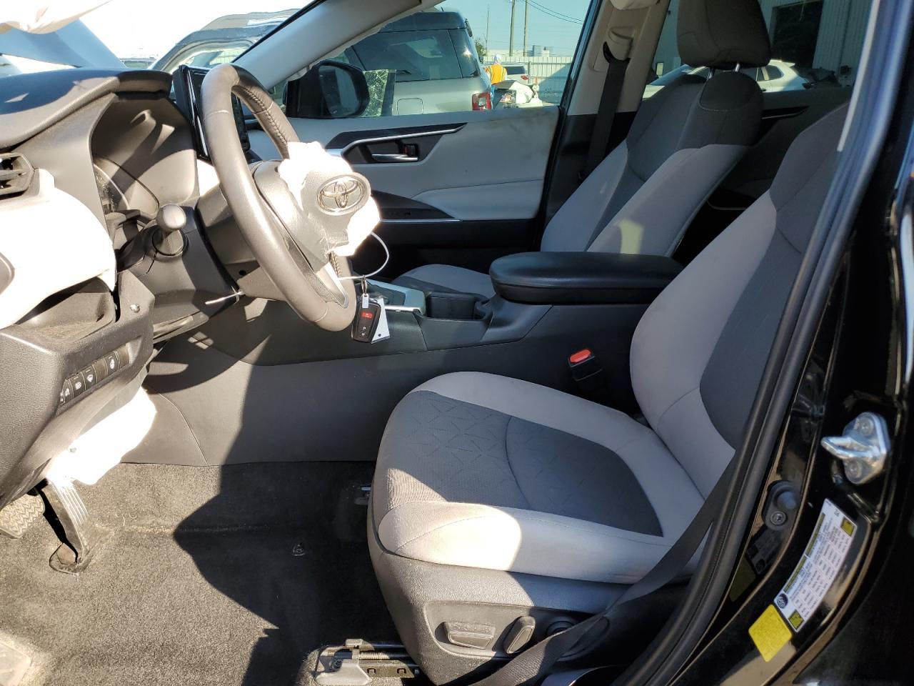 2022 TOYOTA RAV4 XLE - Фото 7