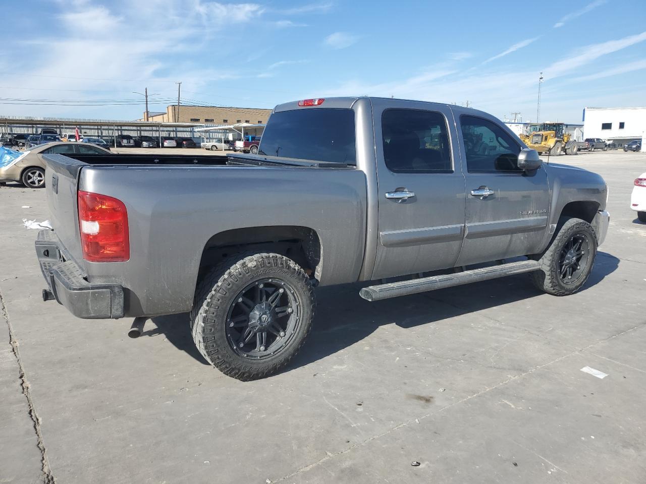 2013 CHEVROLET SILVERADO - Image 3