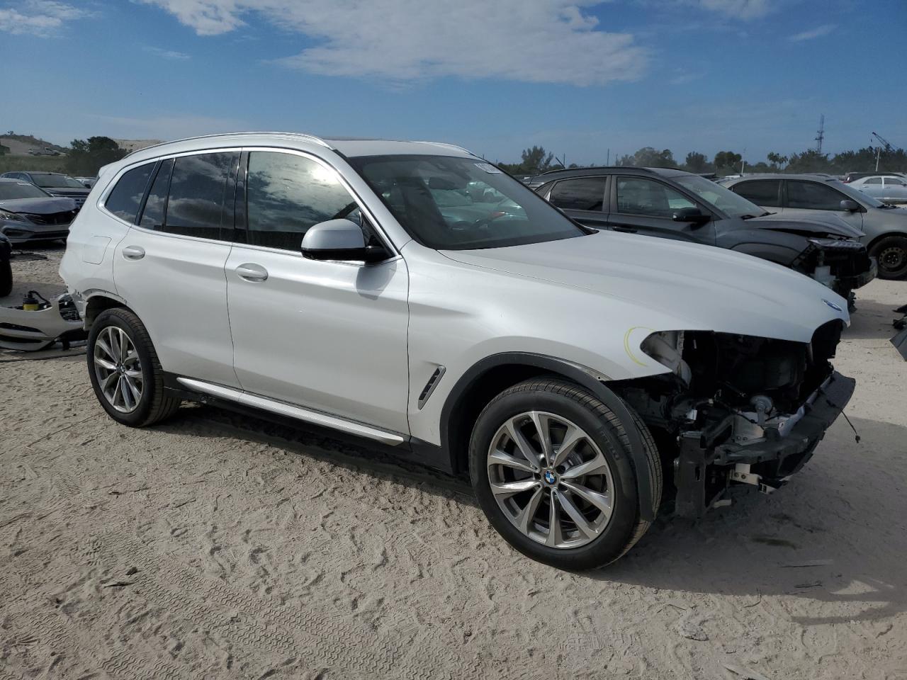 2019 BMW X3 XDRIVE3 - Фото 4