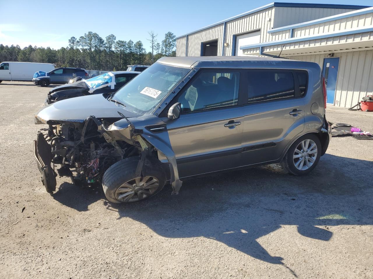 2013 KIA SOUL +