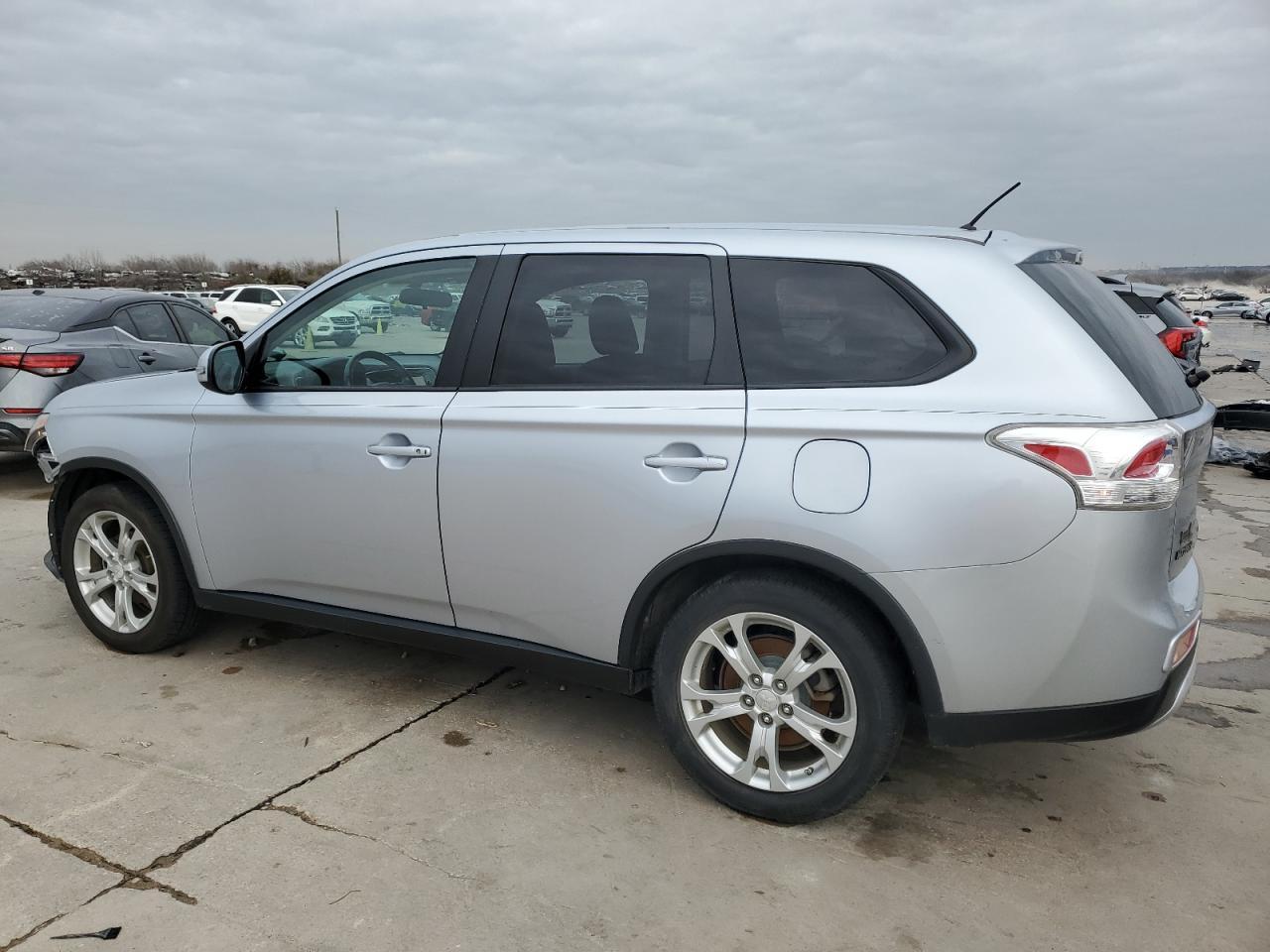 2015 MITSUBISHI OUTLANDER - Фото 2