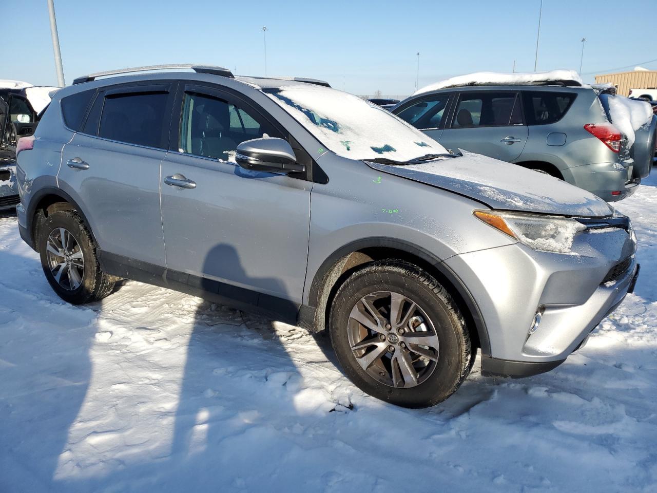2016 TOYOTA RAV4 XLE - Image 4