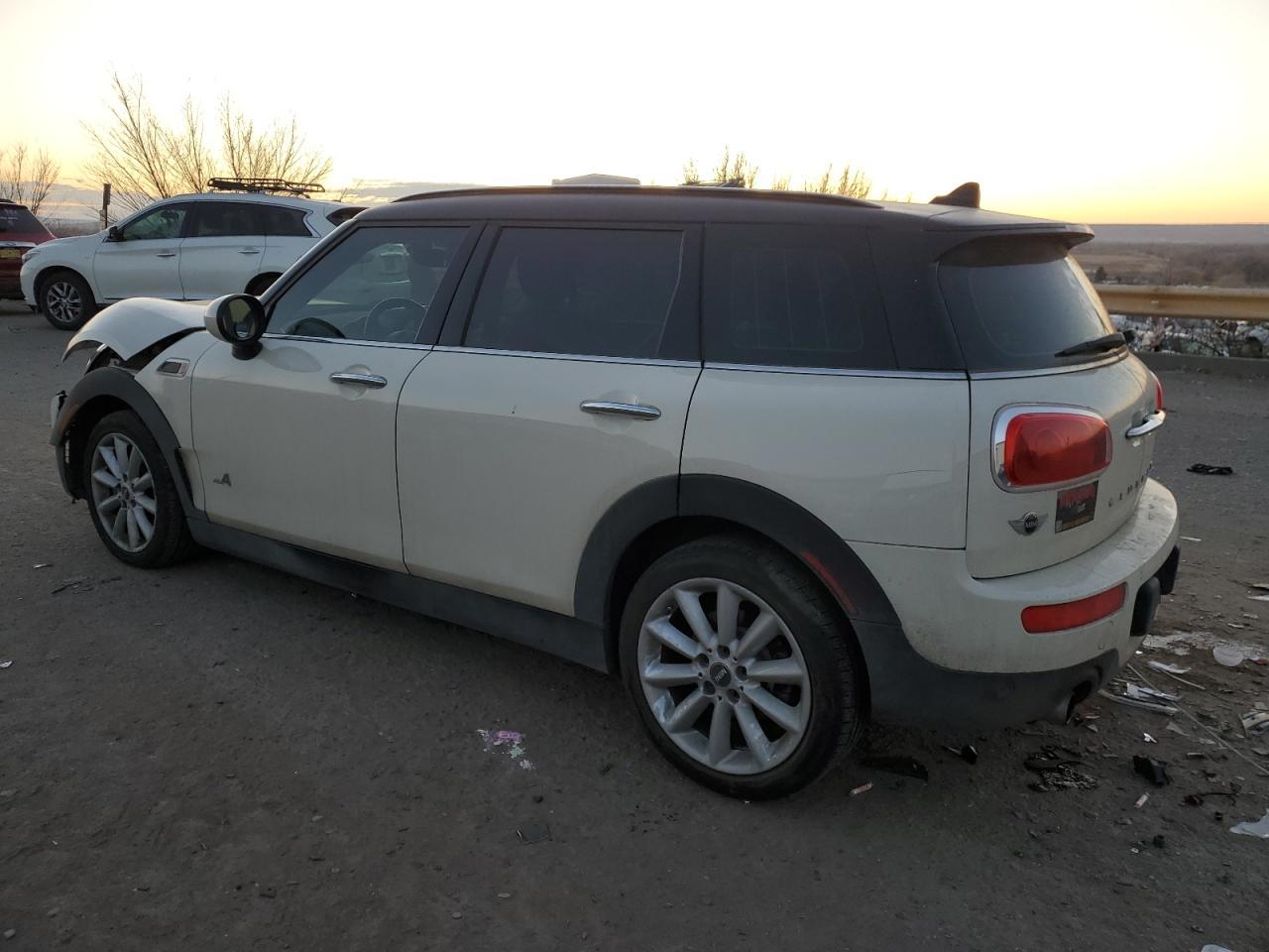 2017 MINI COOPER CLU - Image 2