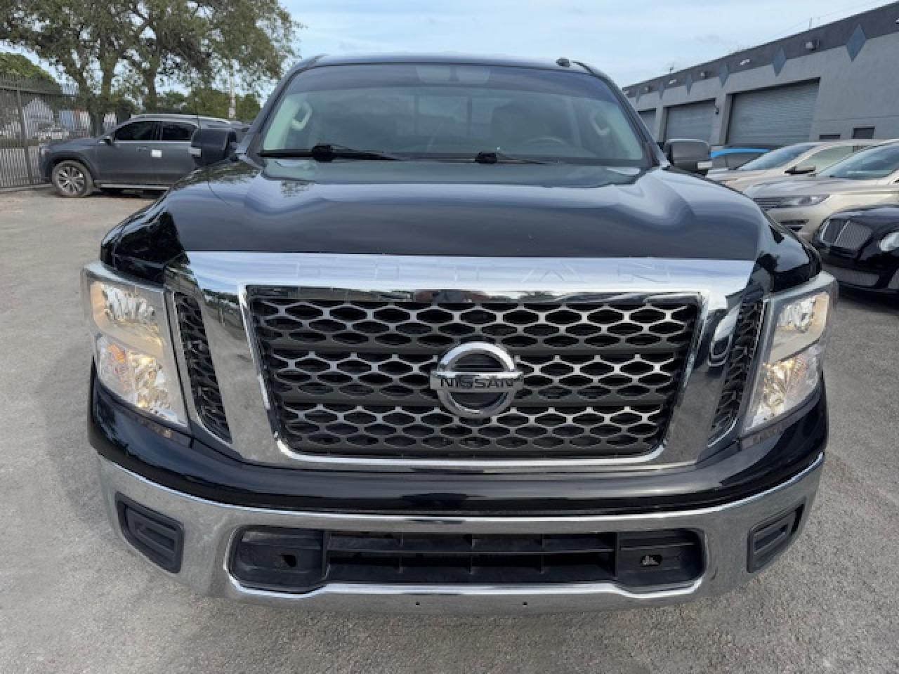 2018 NISSAN TITAN S - Фото 5