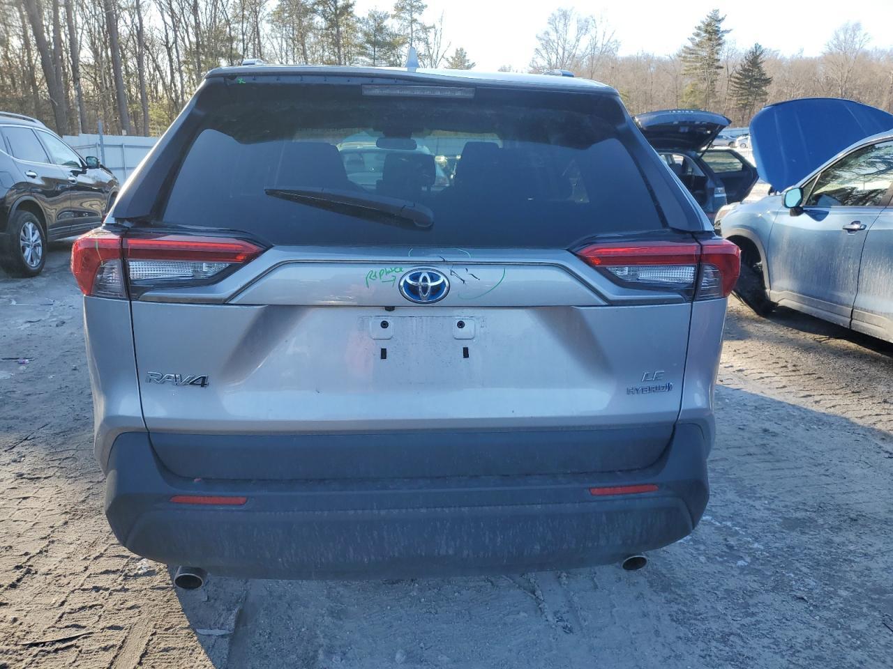 2021 TOYOTA RAV4 LE - Фото 6