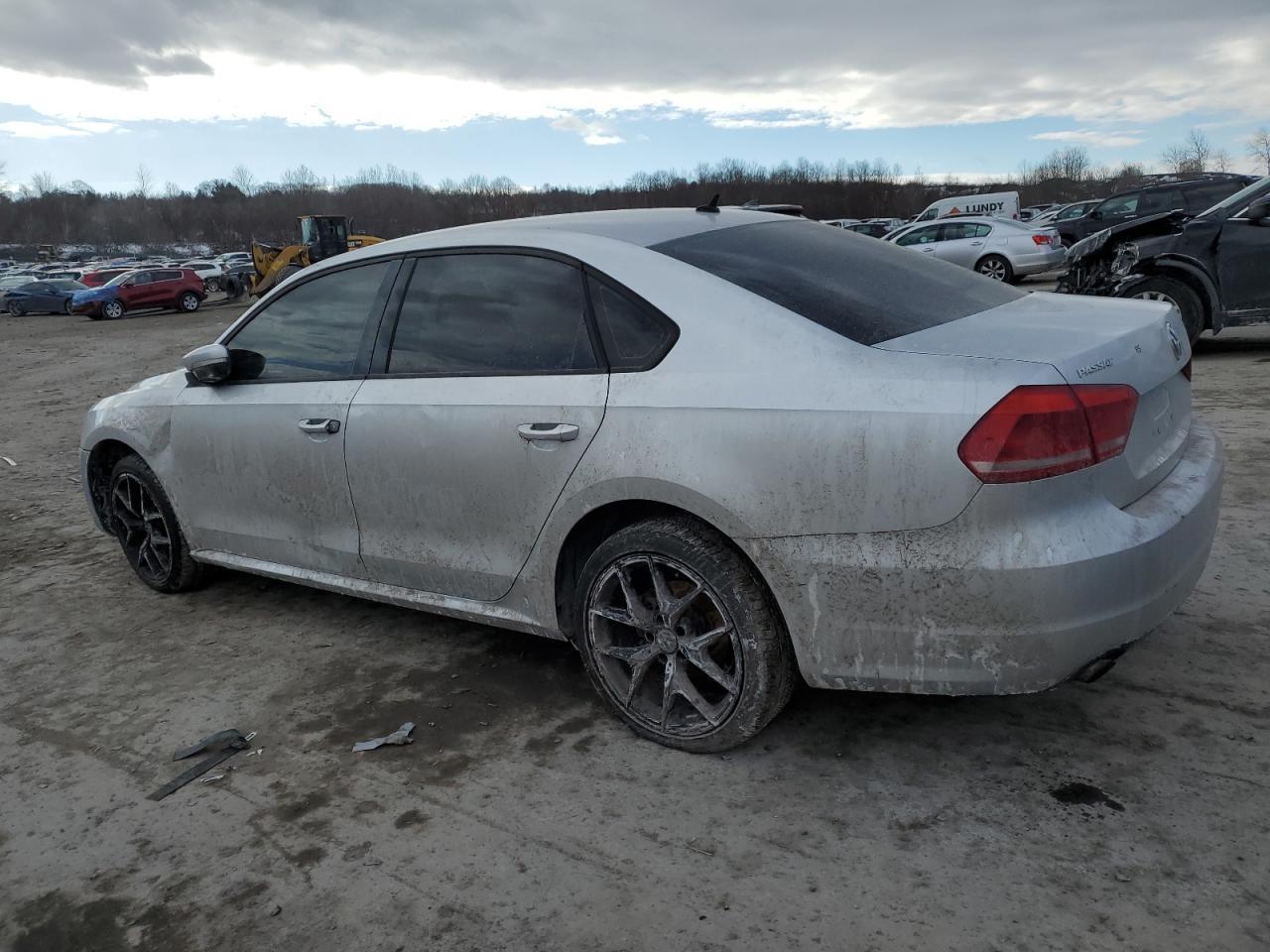 2014 VOLKSWAGEN PASSAT S - Фото 2