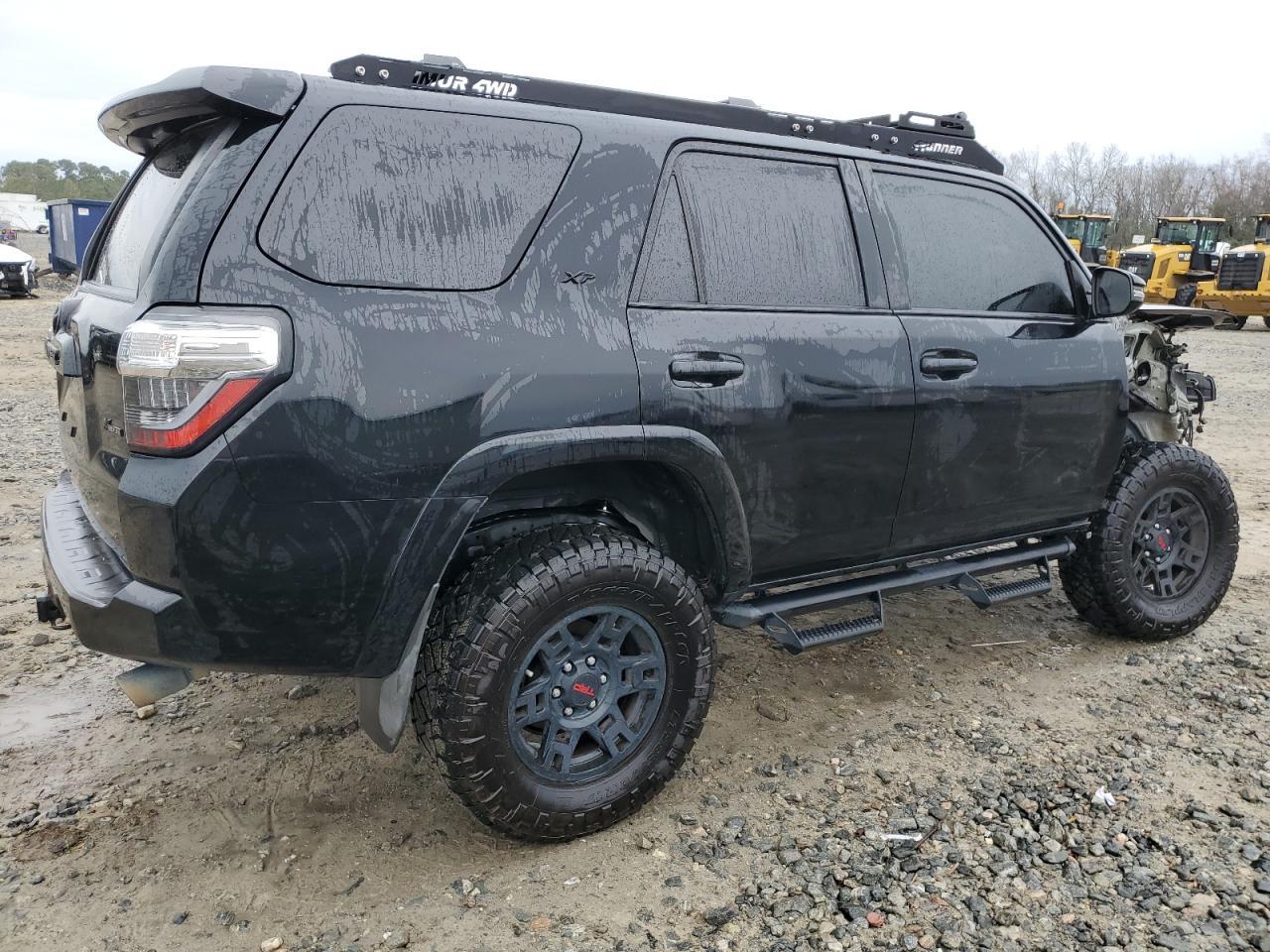 2022 TOYOTA 4RUNNER SR - Фото 3