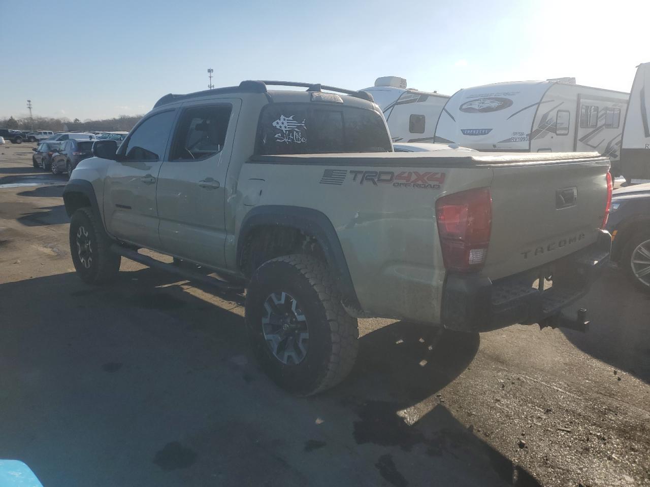 2017 TOYOTA TACOMA DOU - Фото 2