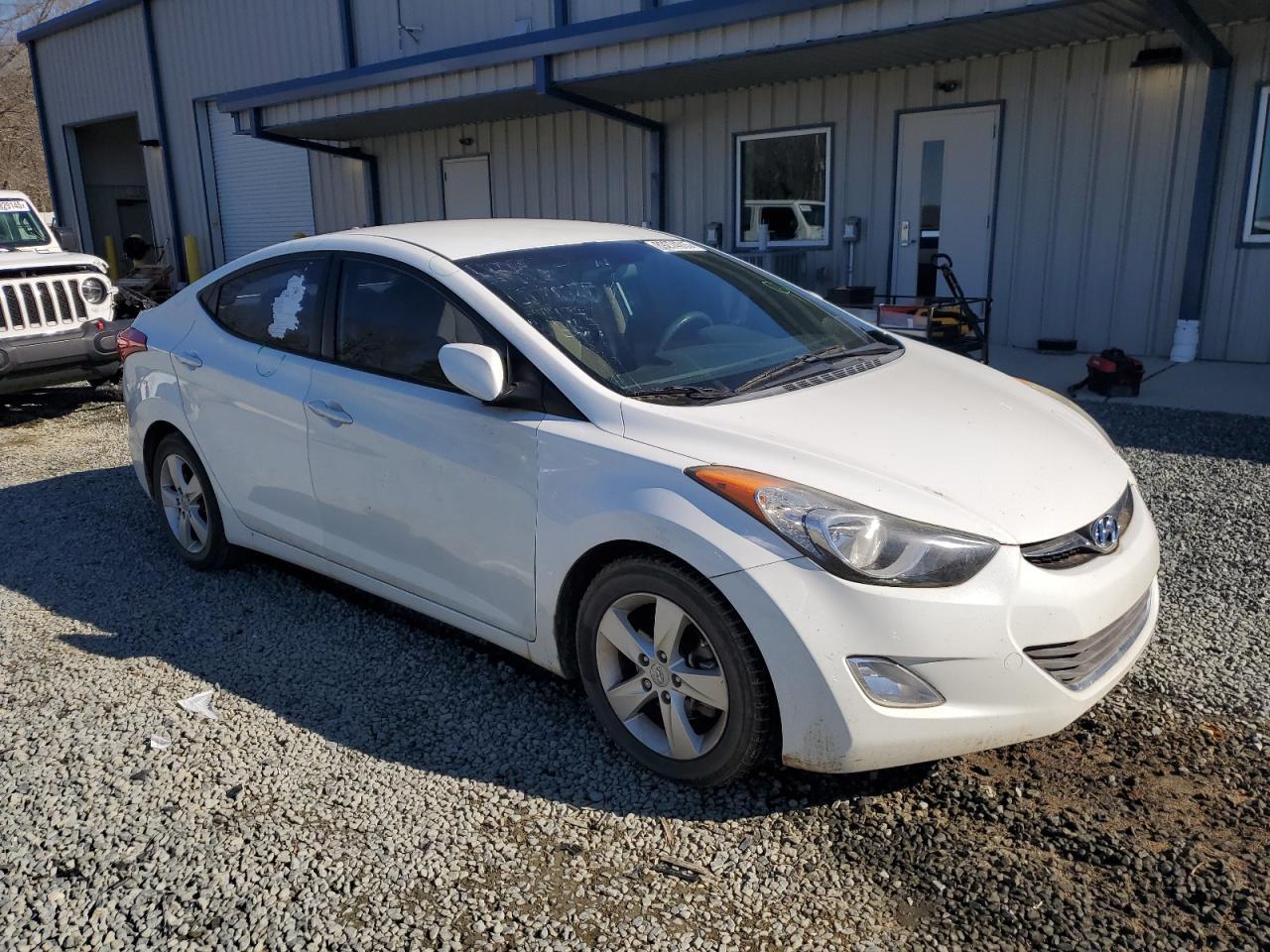 2013 HYUNDAI ELANTRA GL - Image 4