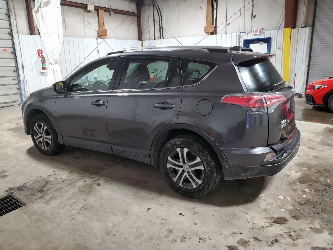 2017 TOYOTA RAV4 LE - Фото 2
