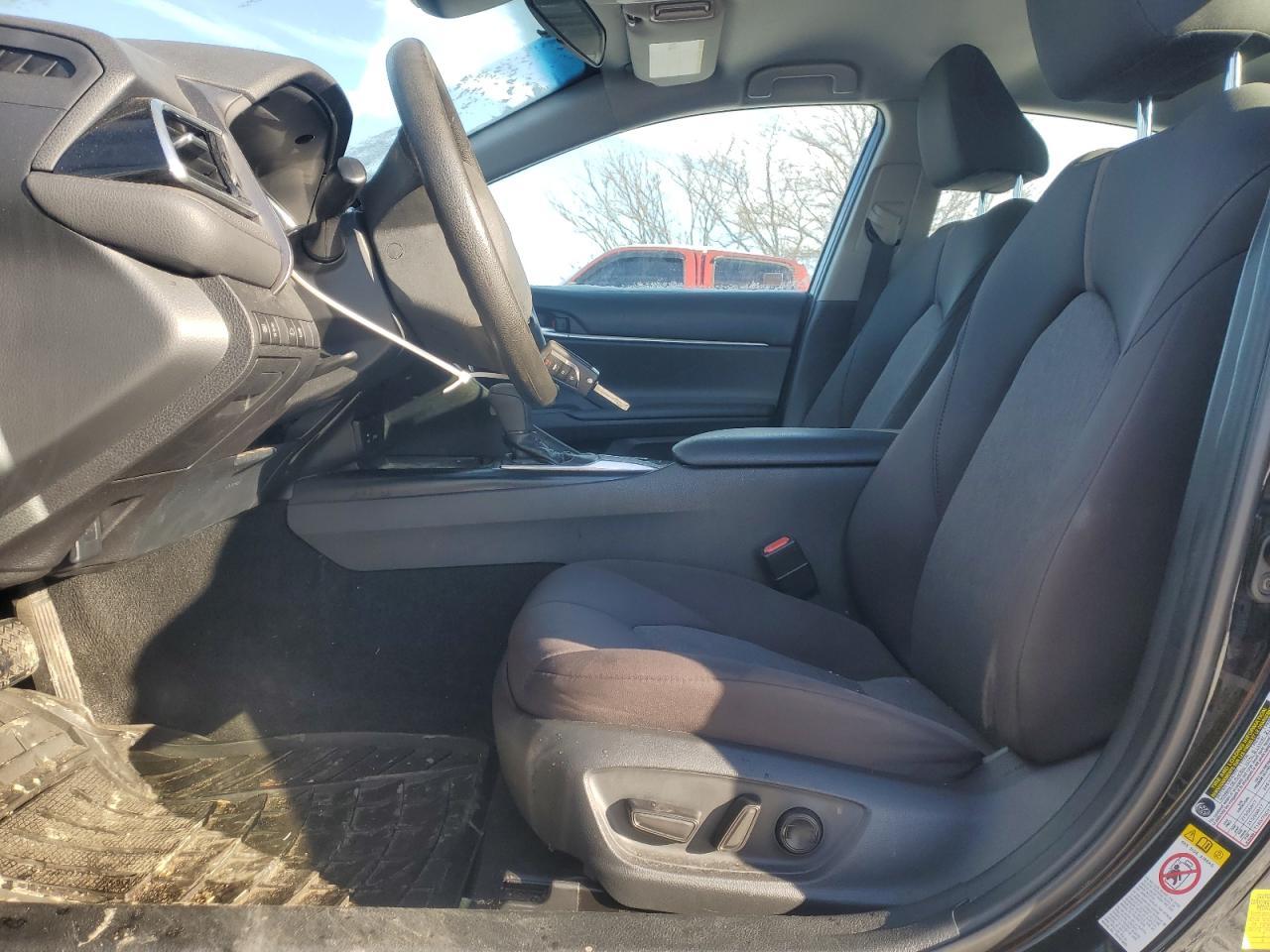 2018 TOYOTA CAMRY L - Фото 7