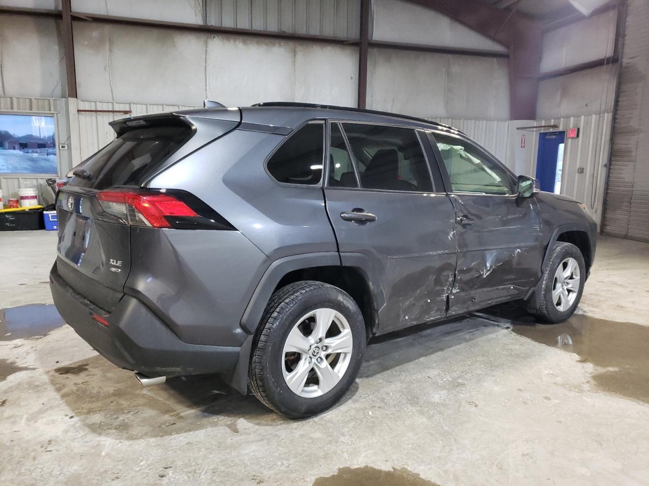 2020 TOYOTA RAV4 XLE - Image 3
